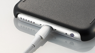装着したまま充電可能