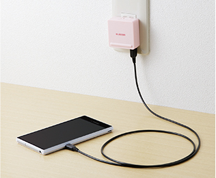 スマートフォンやタブレットを家庭用コンセントからそのまま充電できる充電器 スマートフォンやタブレットを家庭用コンセントからそのまま充電できる充電器