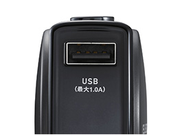 USB Aポートを1つ装備し、スマホとタブレットの2台同時に充電可能。 USB Aポートを1つ装備し、スマホとタブレットの2台同時に充電可能。