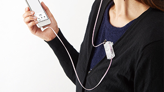 ポケットや襟に装着できる