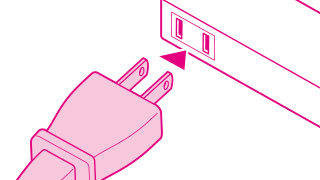 2ピン式の電源プラグを採用。トラッキング現象による火災を防ぐ 2ピン式の電源プラグを採用。トラッキング現象による火災を防ぐ