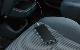 スマホやタブレットを車で充電