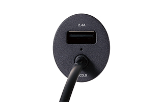 スマートフォン2台を同時充電可能