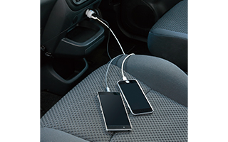 スマホやタブレットを車で充電 スマホやタブレットを車で充電