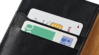 3つのカードポケット付き 3つのカードポケット付き