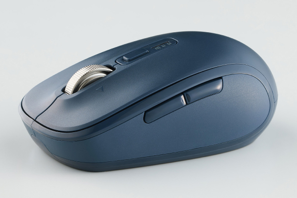 側面に握り心地の良いラバー素材採用