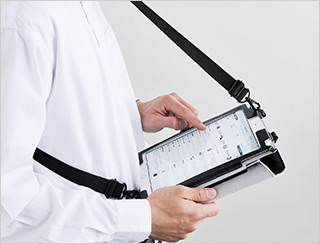 首から提げて持つことができるiPad Air 2用ソフトレザーケース 首から提げて持つことができるiPad Air 2用ソフトレザーケース