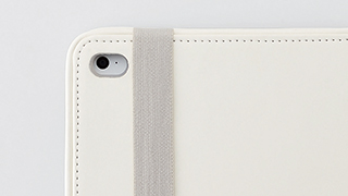 カバーを装着したままで写真撮影が可能